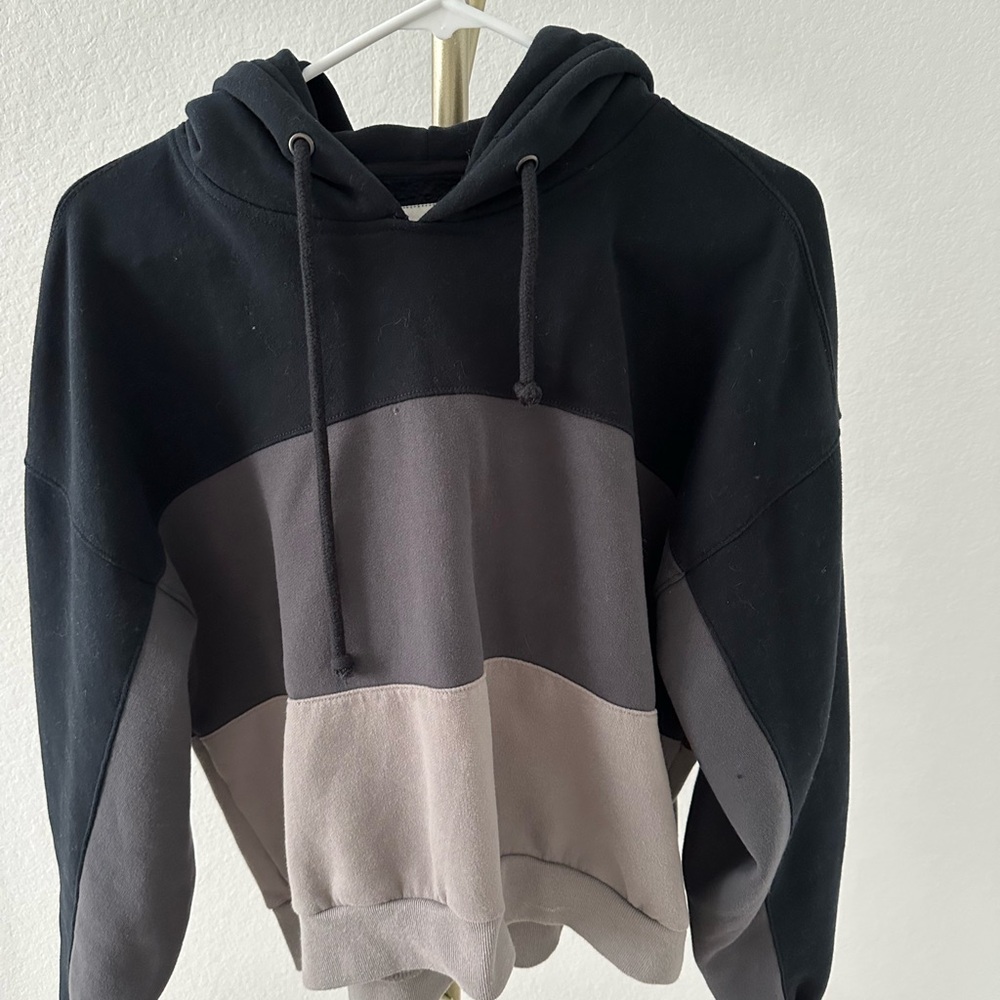 Abercrombie & Fitch Black and Gray Sweater